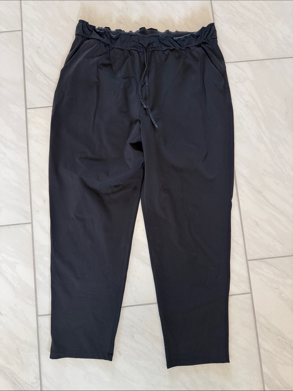 lululemon athletica women’s Black Elastic Drawstring Joggers